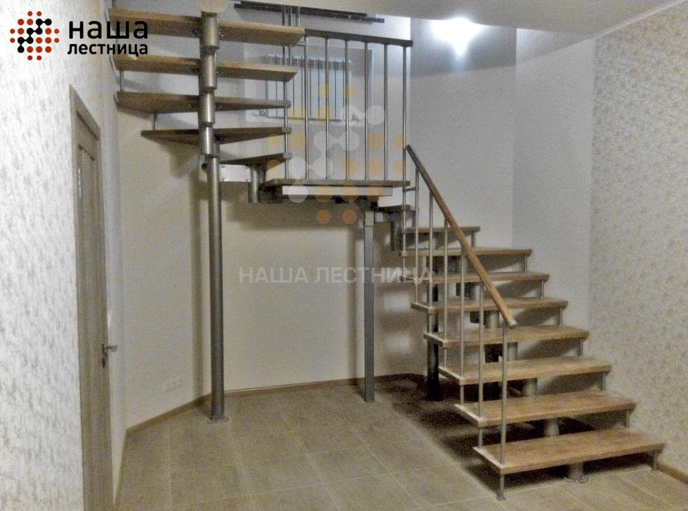 Фото лестница на 180 градусов со сварной площадкой - вид 1