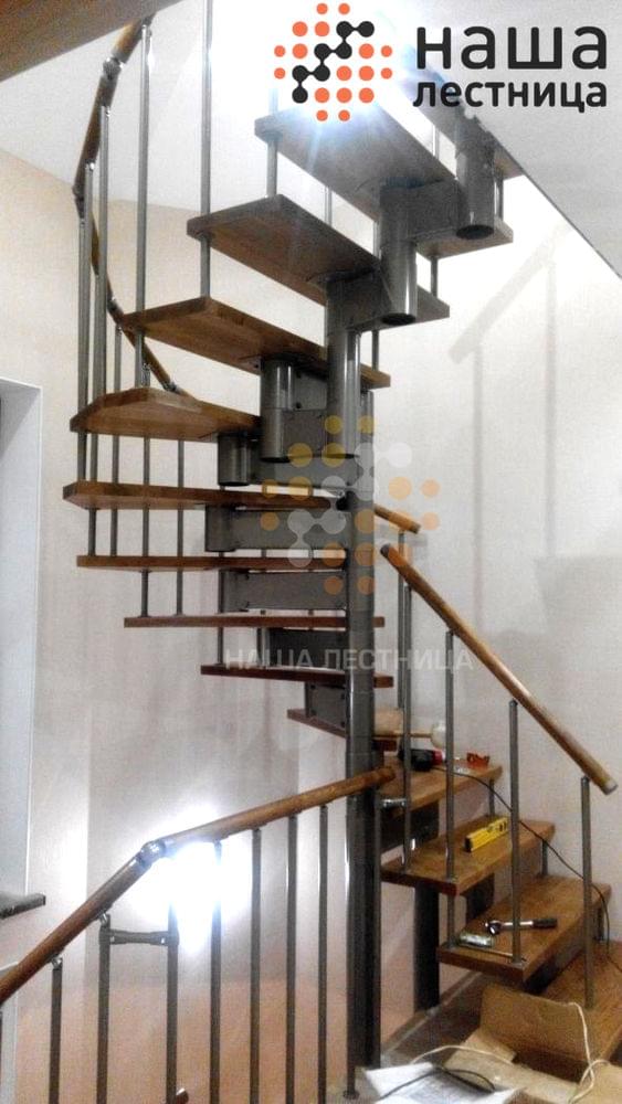 Фото винтовая лестница на чердак - вид 1