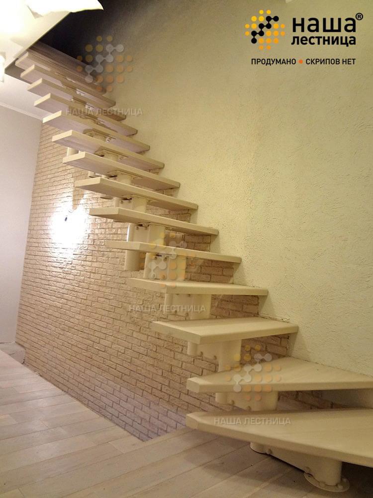 Фото прямая лестница на второй этаж - вид 1