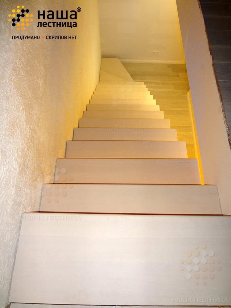 Фото прямая лестница на второй этаж - вид 2