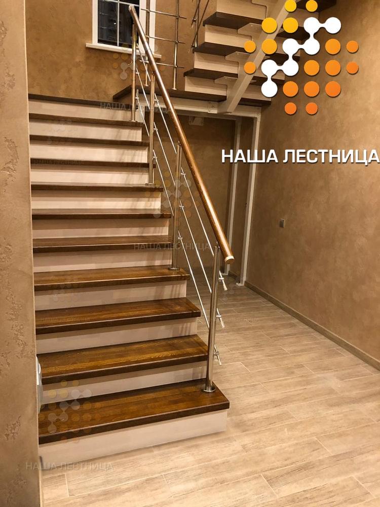 Фото деревянная лестница на стальном монокосоуре с силовой площадкой - вид 2