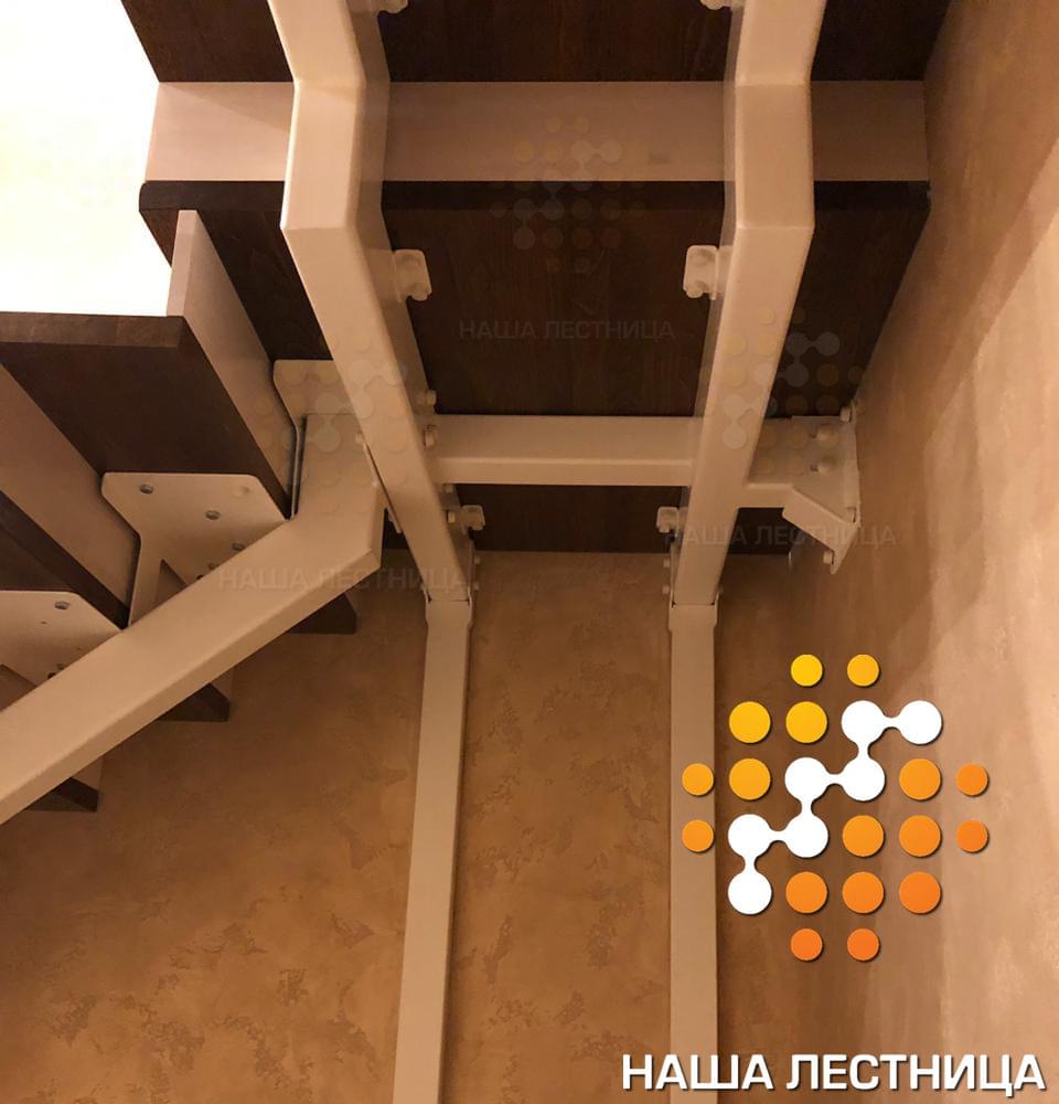 Фото деревянная лестница на стальном монокосоуре с силовой площадкой - вид 6