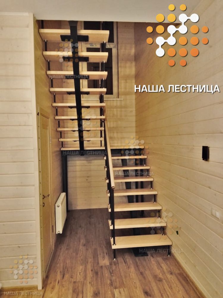Фото комфортная лестница для загородного дома на каркасе серии "гранж" - вид 1