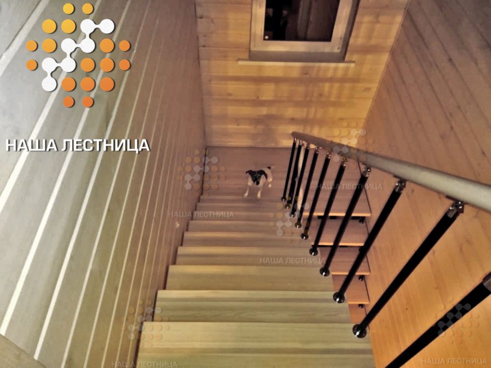Фото комфортная лестница для загородного дома на каркасе серии "гранж" - вид 2