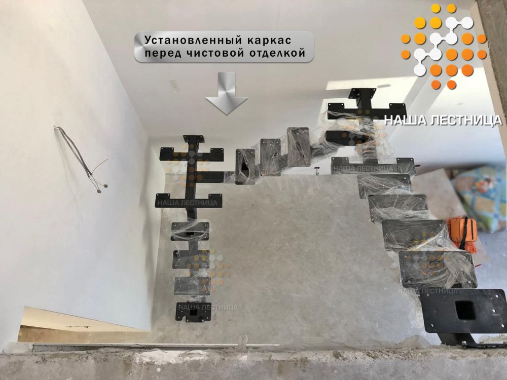 Фото лестница в дом на металлическом каркасе серии "гранж" - вид 2
