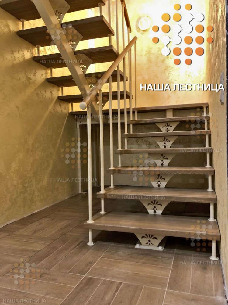 Фото лестница для загородного дома серии "лайт" с площадкой на 180 - вид 2