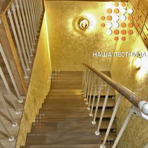 Лестница в частном доме на второй этаж, серия "ЛАЙТ" с площадкой на 180-2
