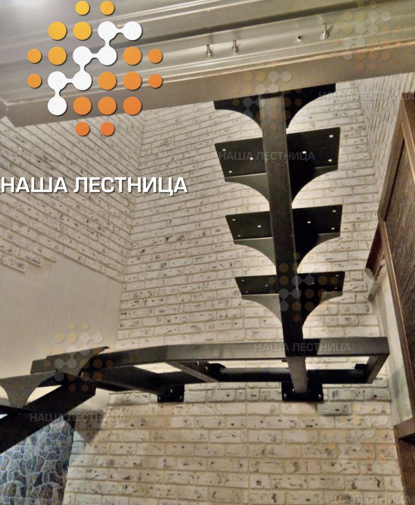 Фото металлический каркас лестницы серии "суперлайт" с v-поворотом - вид 3