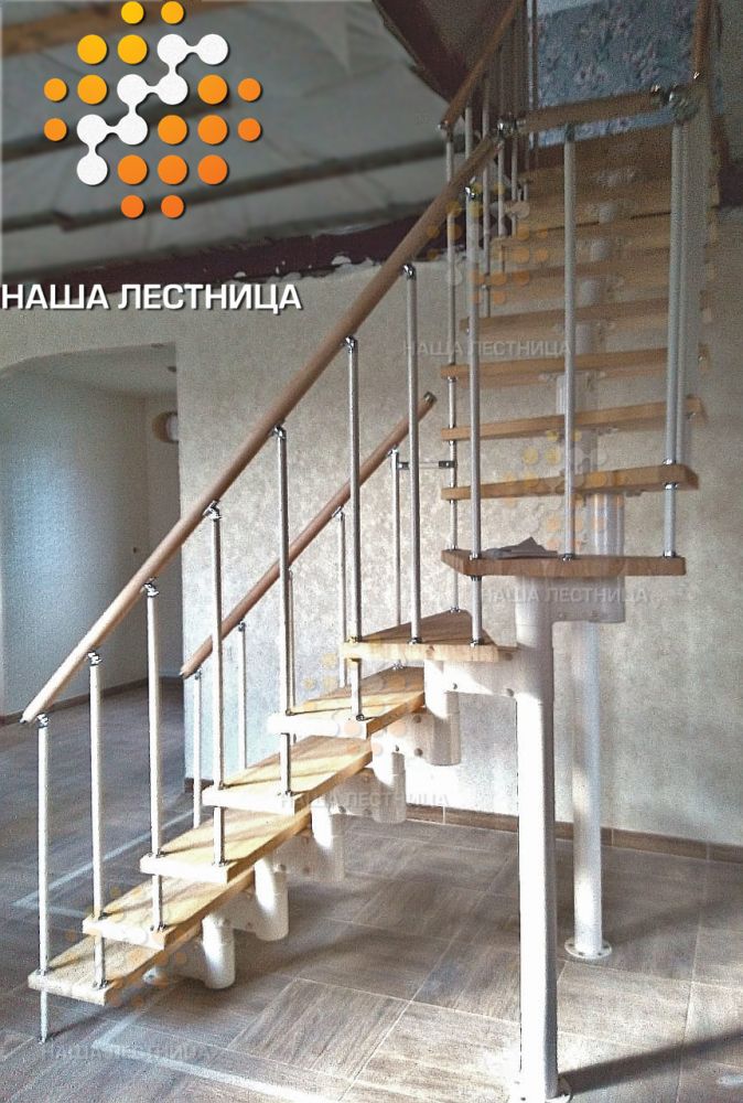 Фото модульная лестница в дом с поворотом на 90 градусов, в классической комплектации - вид 4