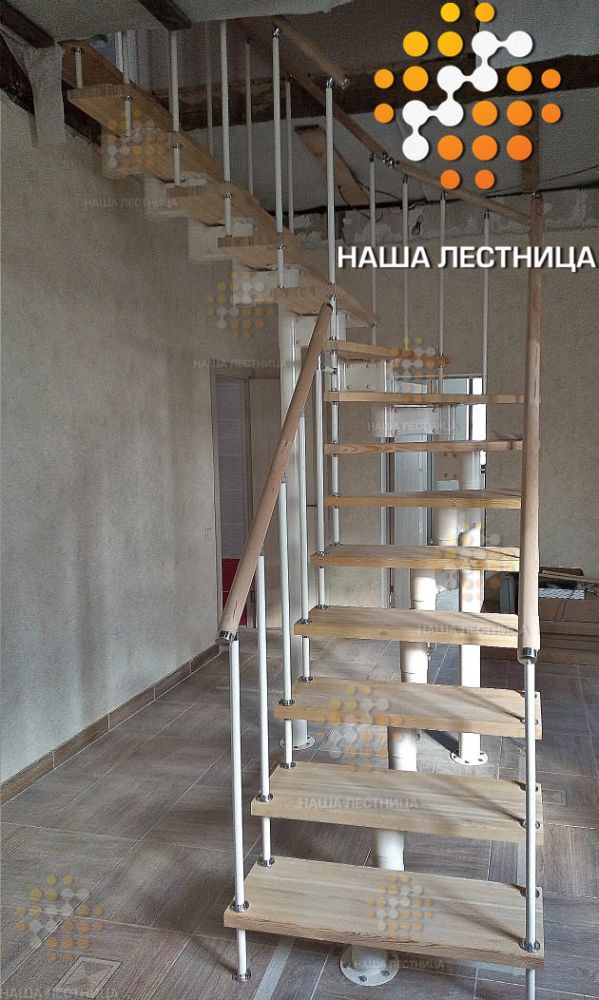 Фото модульная лестница в дом с поворотом на 90 градусов, в классической комплектации - вид 7