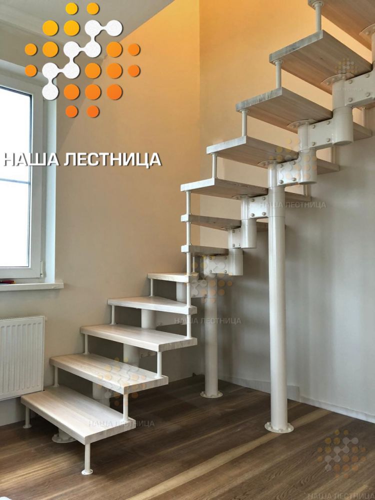Фото модульная лестница для загородного дома с поворотом на 90 градусов - вид 1