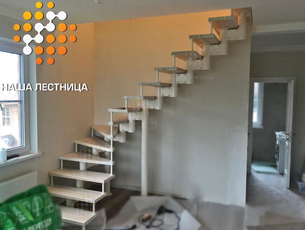 Фото модульная лестница для загородного дома с поворотом на 90 градусов - вид 2
