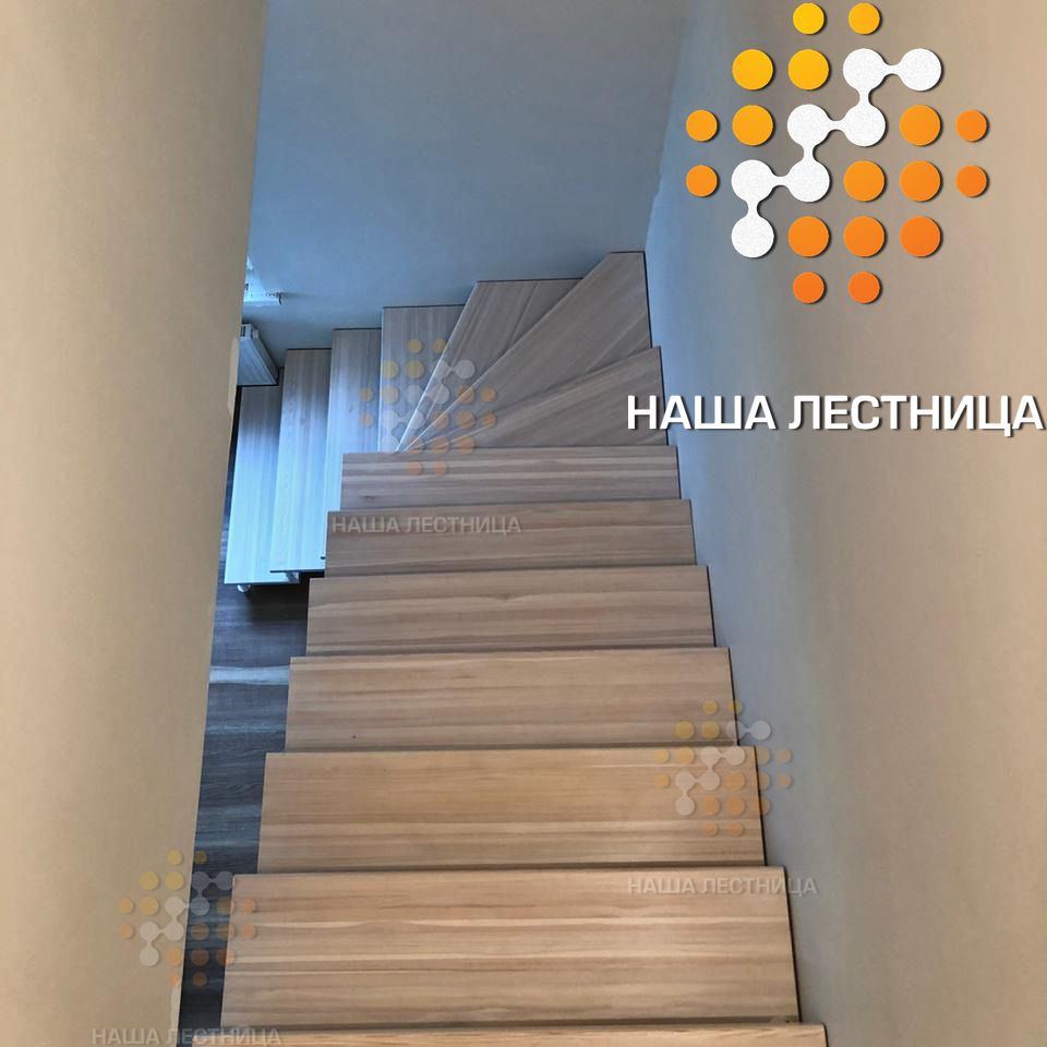 Фото модульная лестница для загородного дома с поворотом на 90 градусов - вид 3