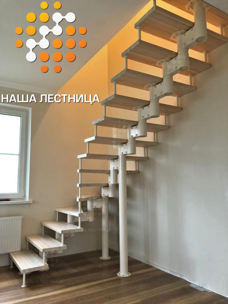 Фото модульная лестница для загородного дома с поворотом на 90 градусов - вид 7