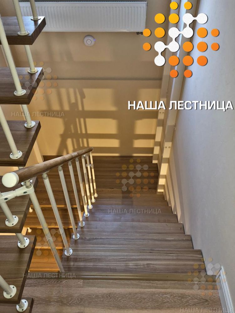 Фото две модульные лестницы для дома с поворотом на 180 - вид 9