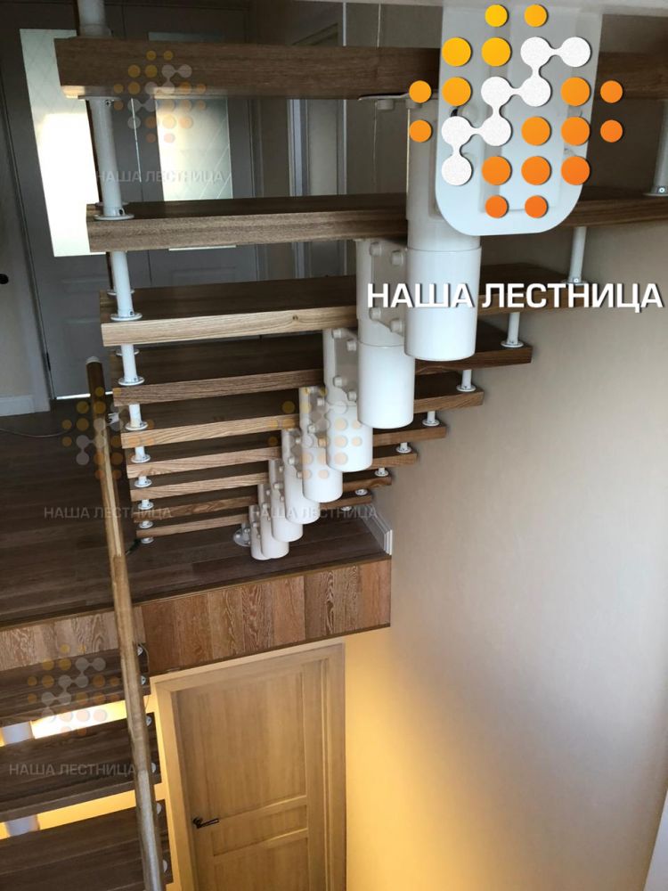 Фото две модульные лестницы для дома с поворотом на 180 - вид 15
