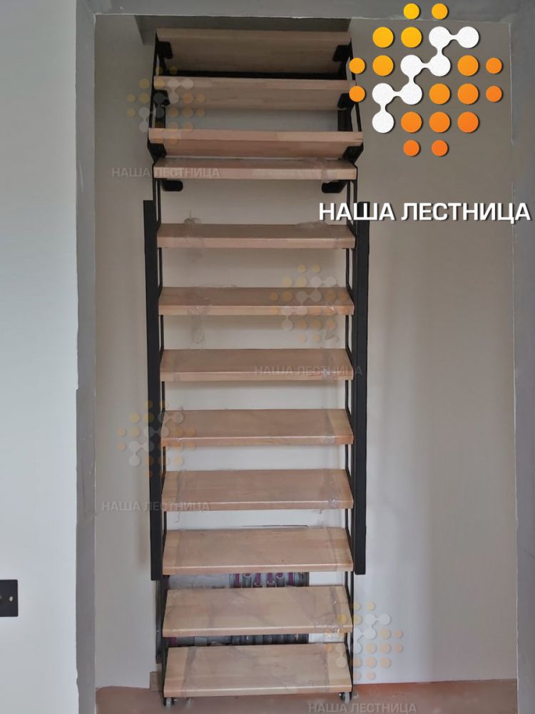 Фото откатная лестница на чердак с небольшим проемом - вид 6