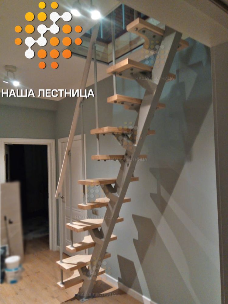 Фото компактная лестница с гусиным шагом на каркасе серии гранж - вид 2