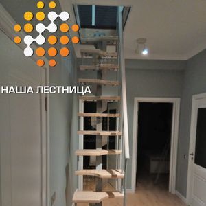 Компактная лестница с гусиным шагом на каркасе серии ГРАНЖ-2