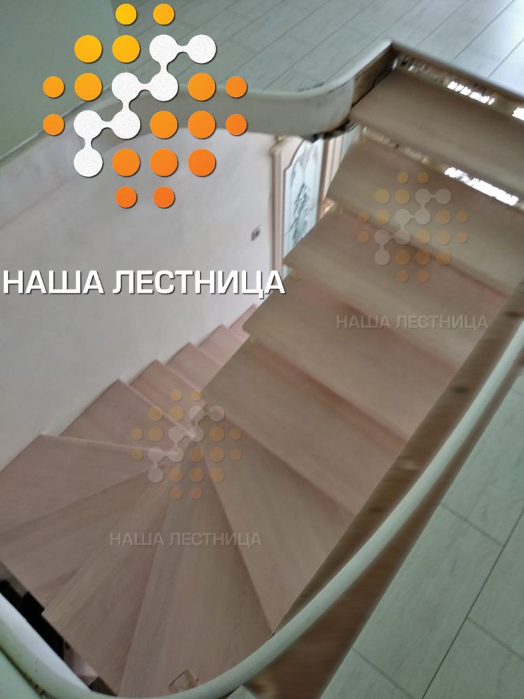 Фото прочная лестница на второй этаж с поворотом на 270 градусов - вид 5