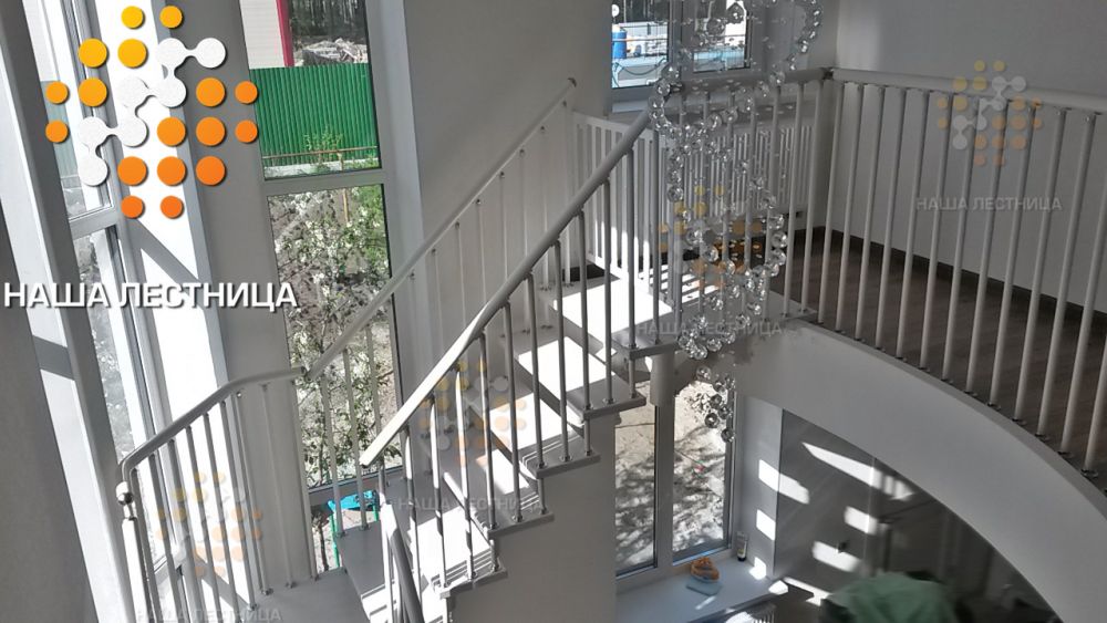 Фото лестница на второй этаж из модулей второго поколения - вид 1