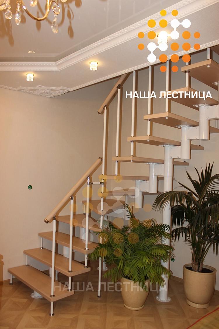 Фото интерьерная лестница в двухуровневую квартиру - вид 2