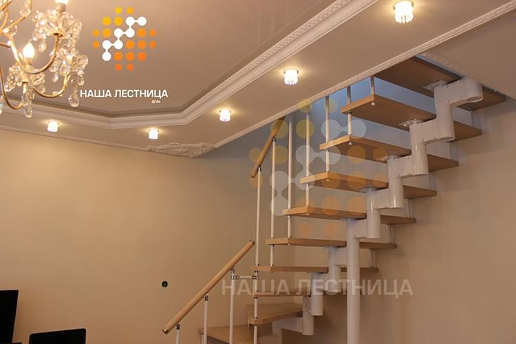 Фото интерьерная лестница в двухуровневую квартиру - вид 5