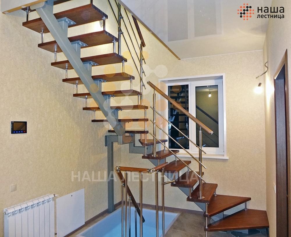 Фото лестница для дачи на 2 этаж - вид 1