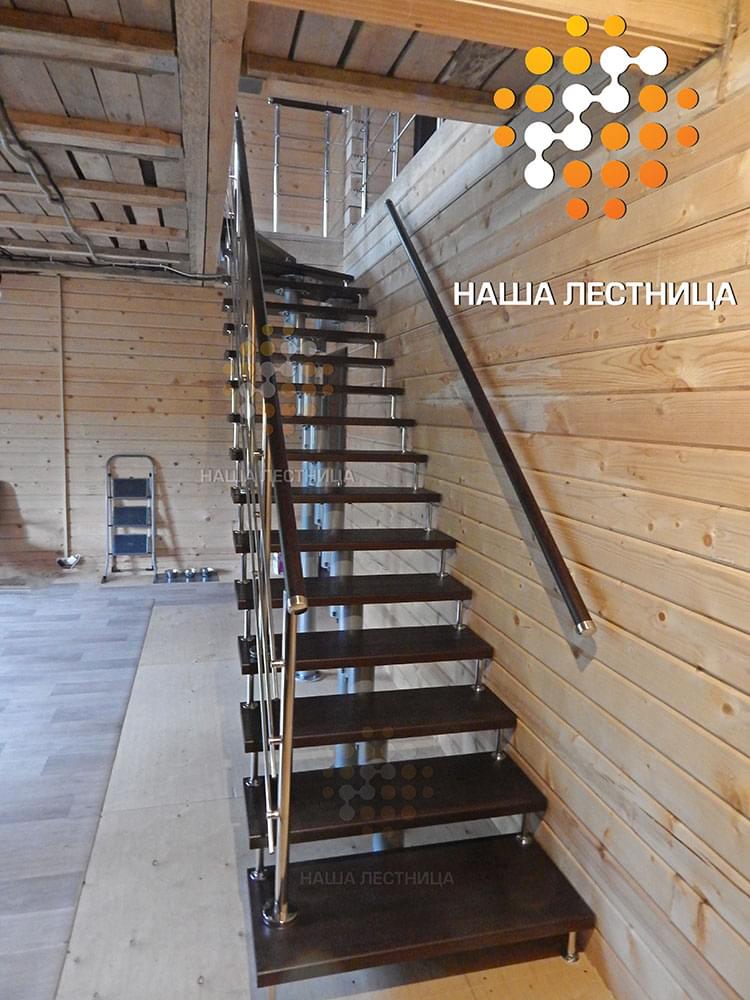 Фото лестница в деревянный дом с г-поворотом на модулях - вид 1