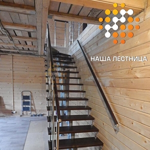 Лестница в деревянный дом с Г-поворотом на модулях