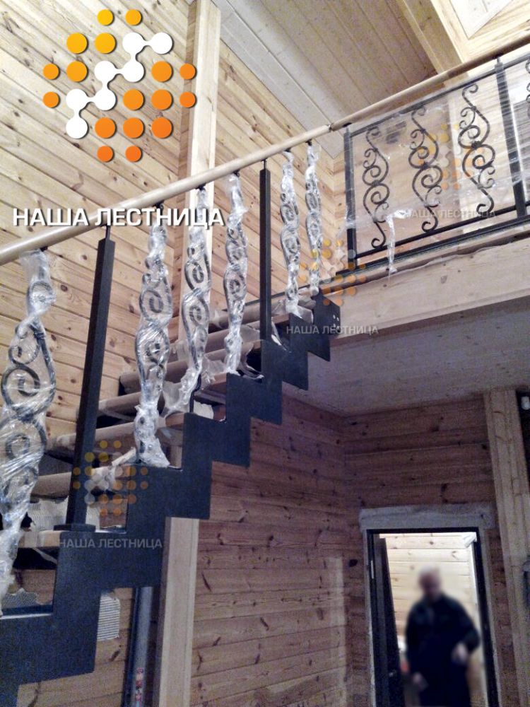 Фото лестница на металлическом каркасе серии лофт - вид 1