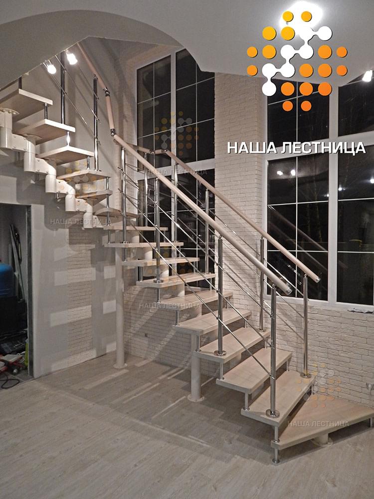 Фото модульная лестница в коттедж на второй этаж с г-поворотом - вид 1