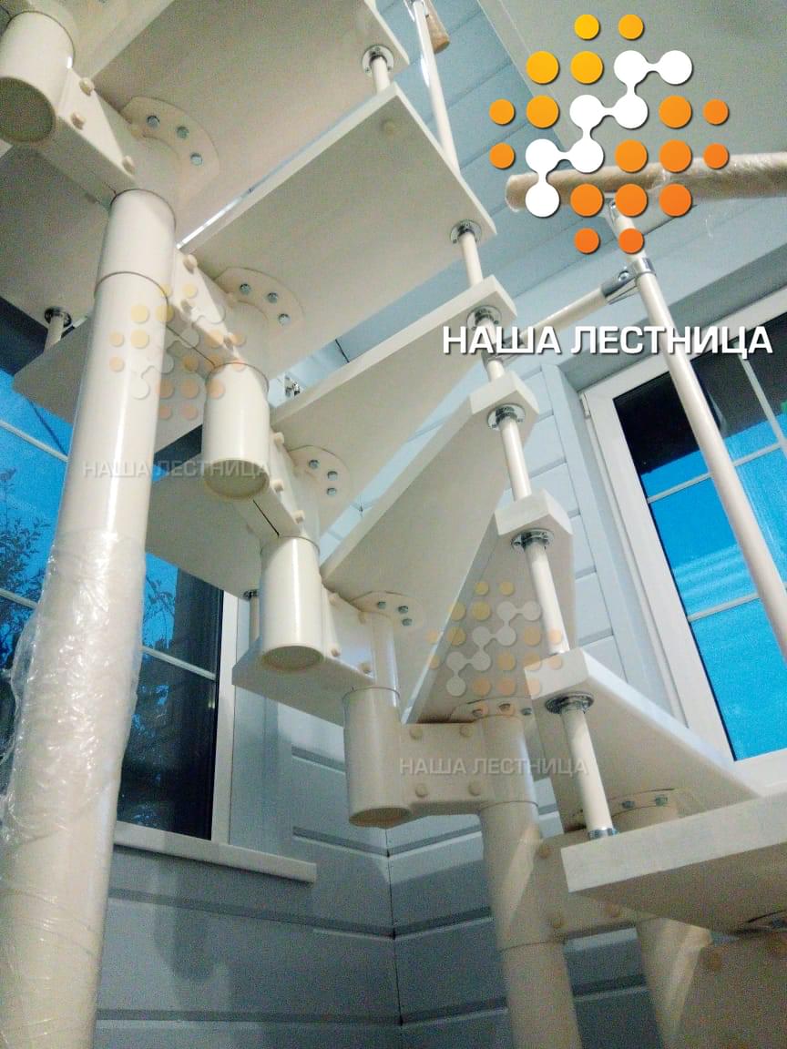 Фото модульная лестница в дом с поворотом на 90 градусов - вид 4