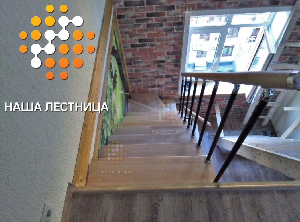 Фото лестница для двухуровневой квартиры с поворотом на 90 градусов - вид 2