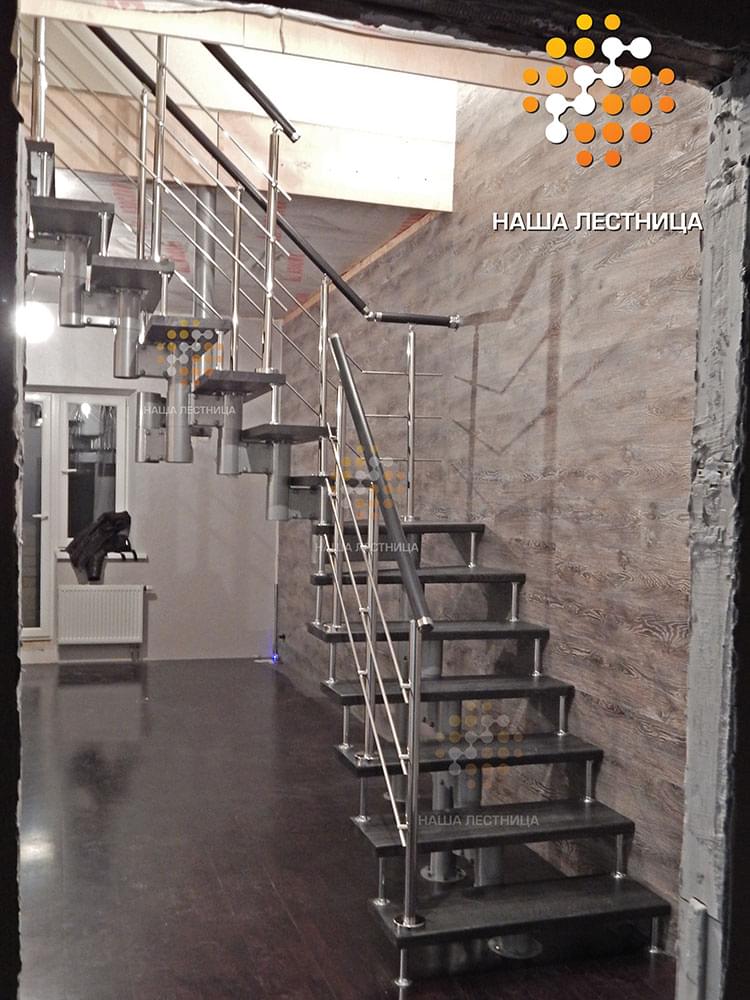 Фото модульная лестница для дома на второй этаж с поворотом на 90 градусов - вид 1