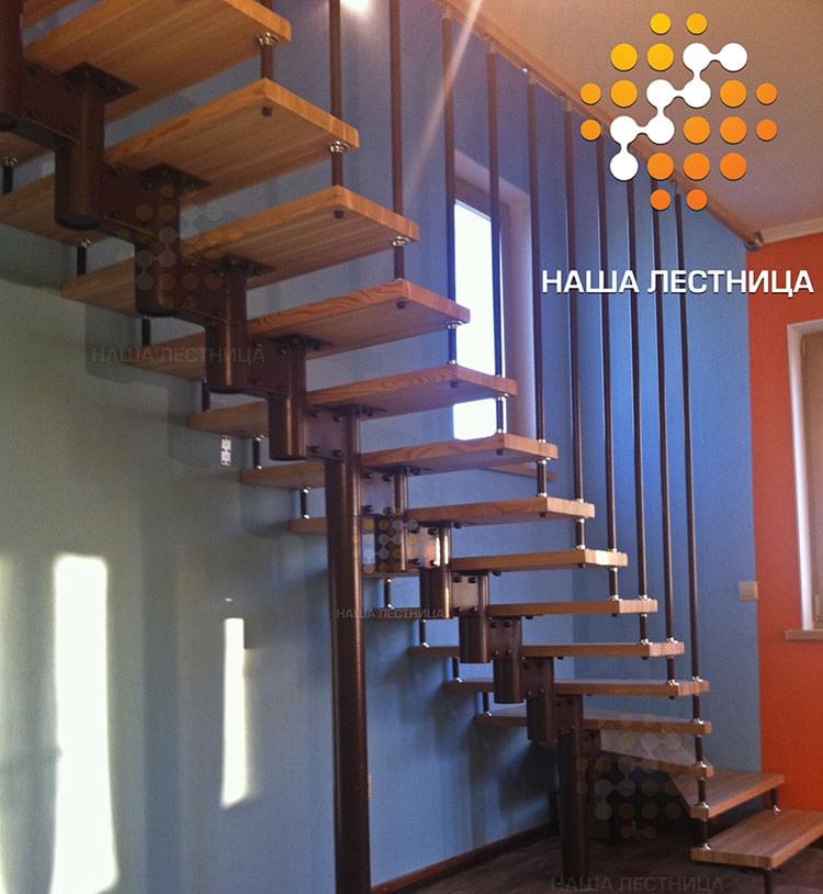 Фото модульная лестница в дом на второй этаж с г-поворотом - вид 3
