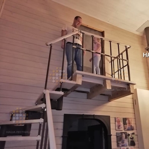 Модульная лестница с Г-поворотом в деревянный дом как идеальное решение