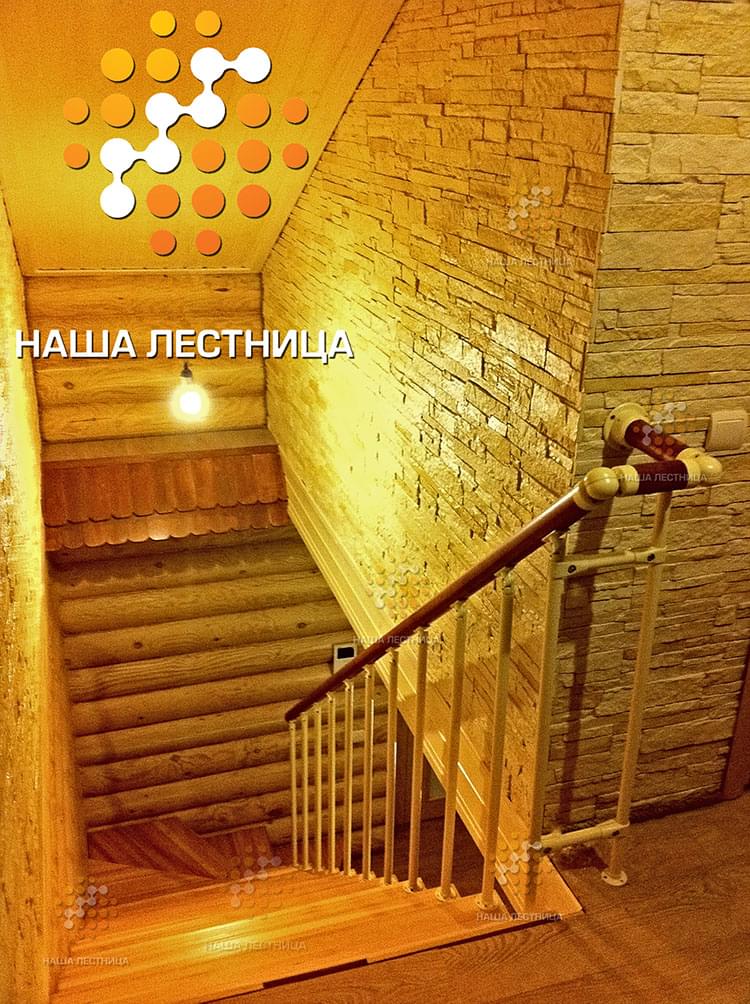 Фото модульная лестница в деревянный дом с поворотом на 90 градусов - вид 3