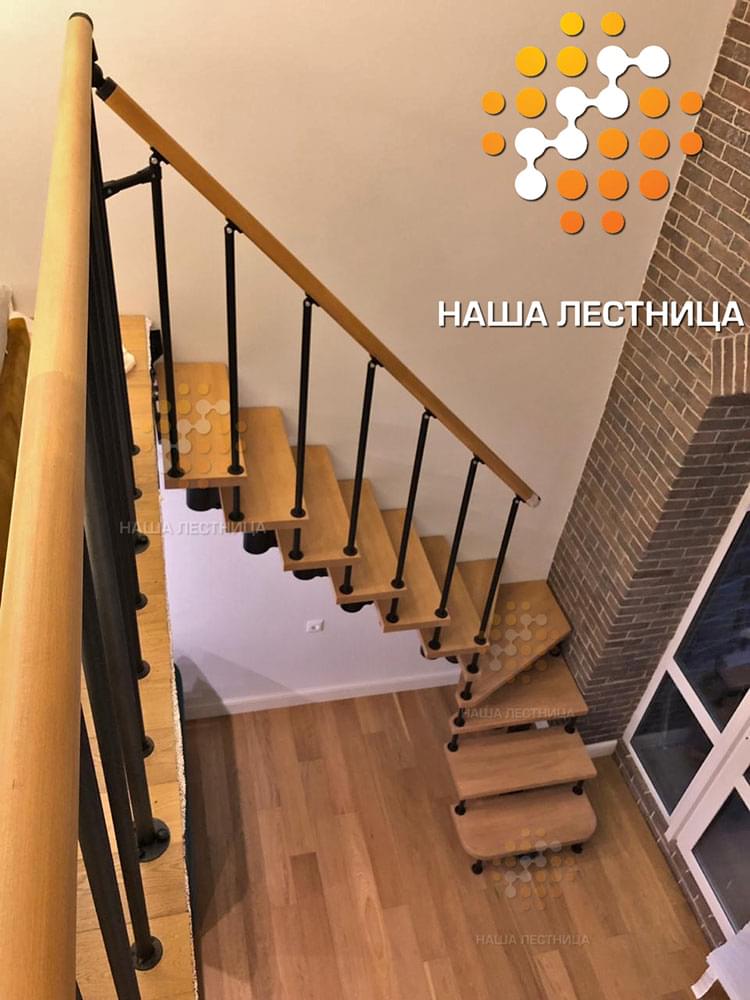 Фото модульная лестница с поворотом 90 градусов на антресольный этаж - вид 2