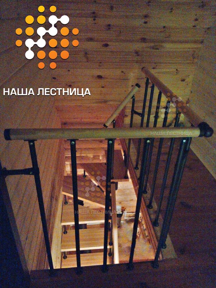 Фото модульная лестница с поворотом на 90 градусов в деревянный дом - вид 5
