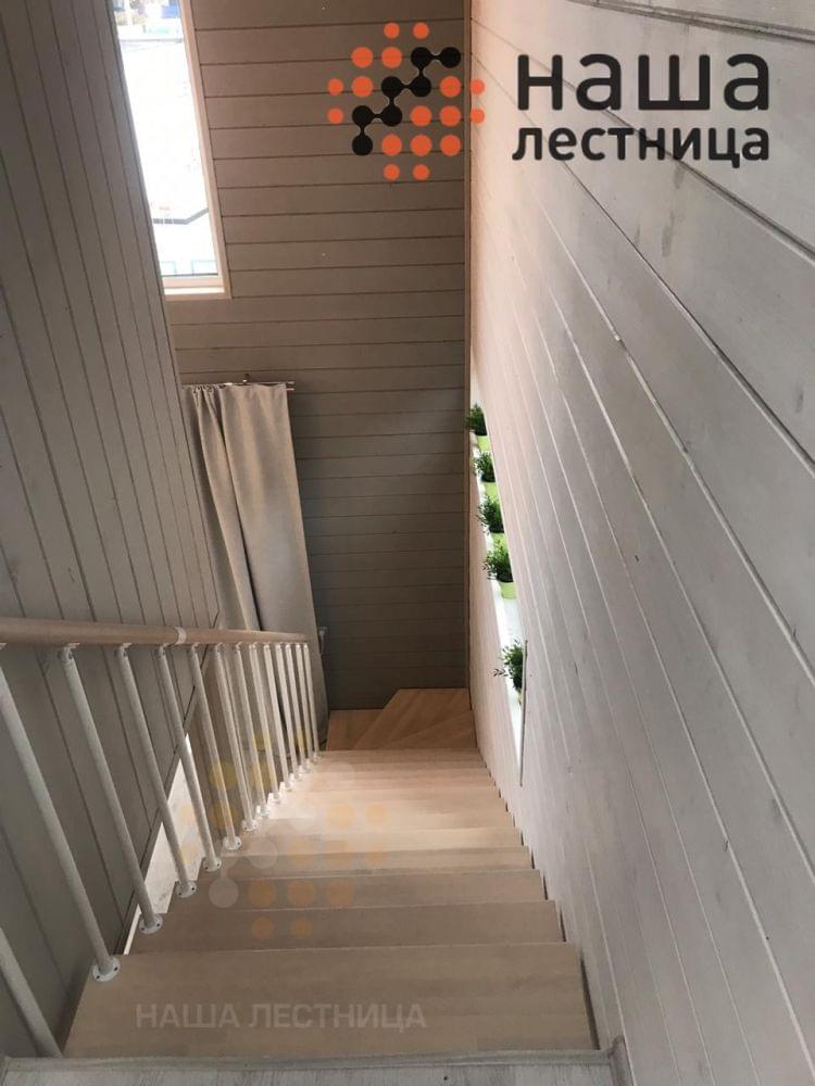 Фото модульная лестница в дом на второй этаж с г-поворотом - вид 4