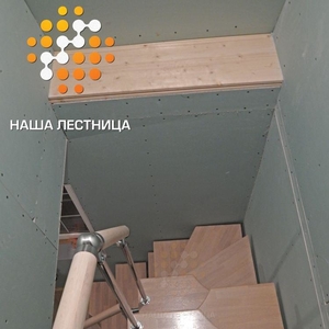 Компактная лестница с гусиным шагом на 90 градусов-2