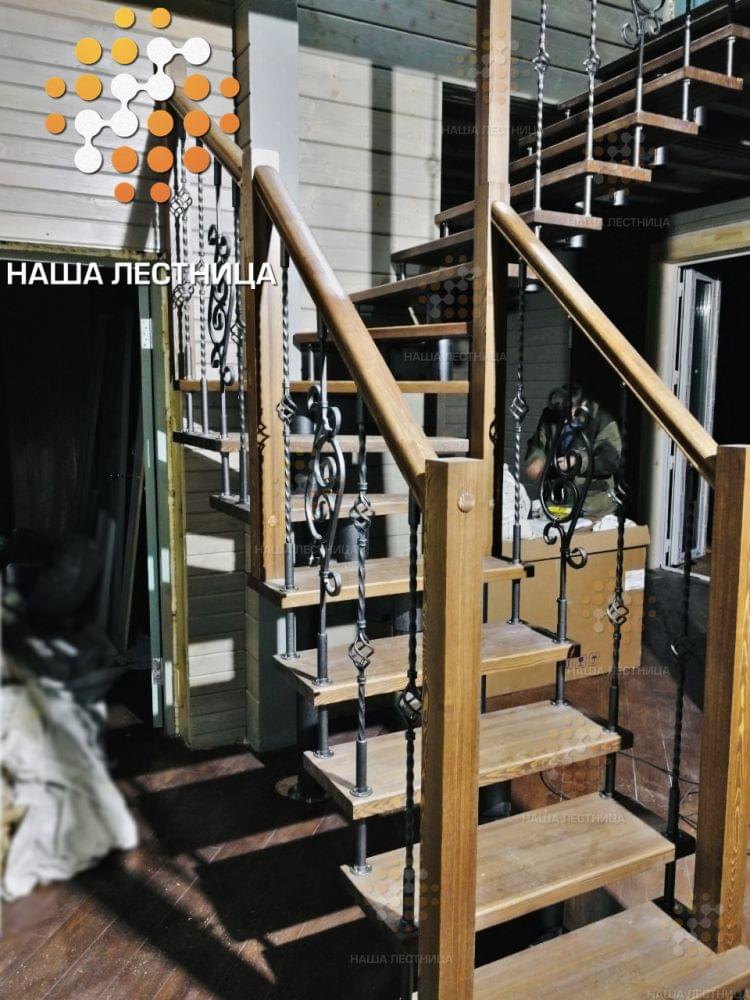 Фото модульная лестница в дом с кованным ограждением - вид 2