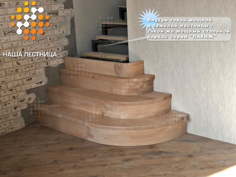 Фото деревянная лестница в дом на стальном стерео-косоуре - вид 2