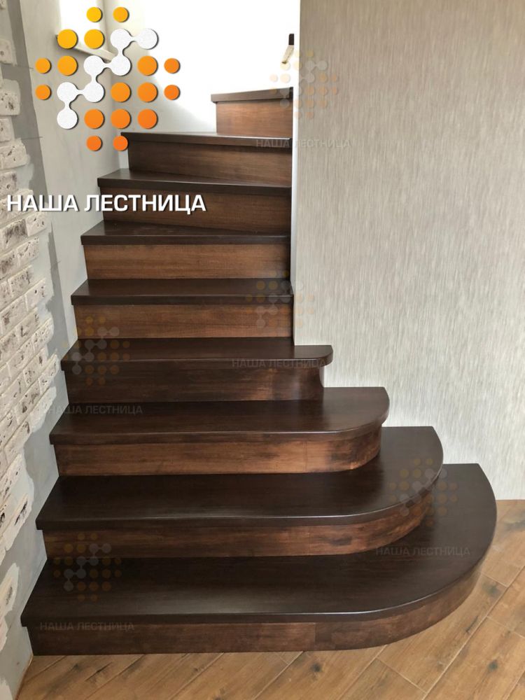 Фото деревянная лестница в дом на стальном стерео-косоуре - вид 4