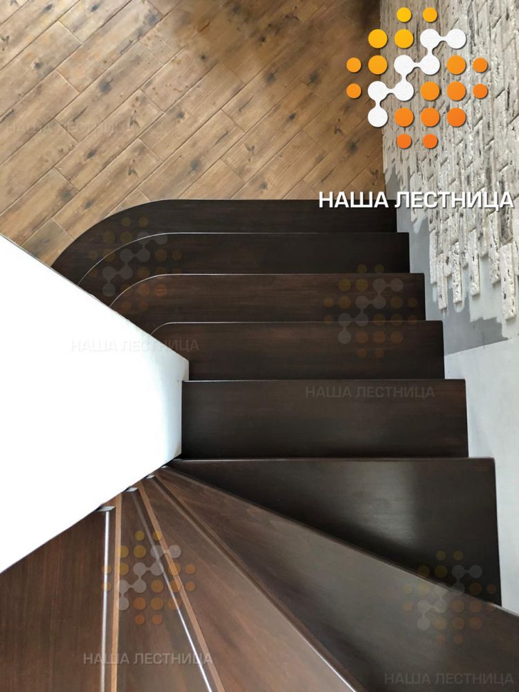 Фото деревянная лестница в дом на стальном стерео-косоуре - вид 7