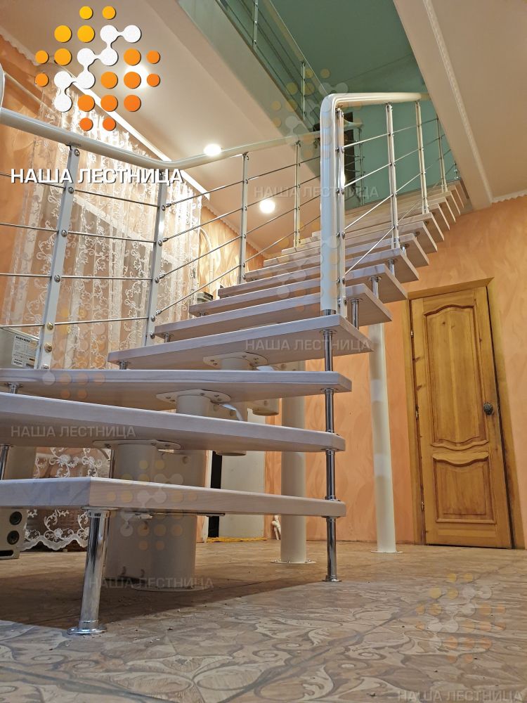 Фото модульная лестница в дом с поворотом на 90 градусов - вид 1