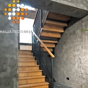 Стильная лестница на двойном металлическом каркасе серии "ЛОФТ"