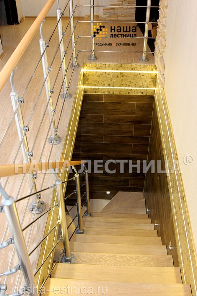 Фото красивая лестница на второй этаж в доме - вид 8