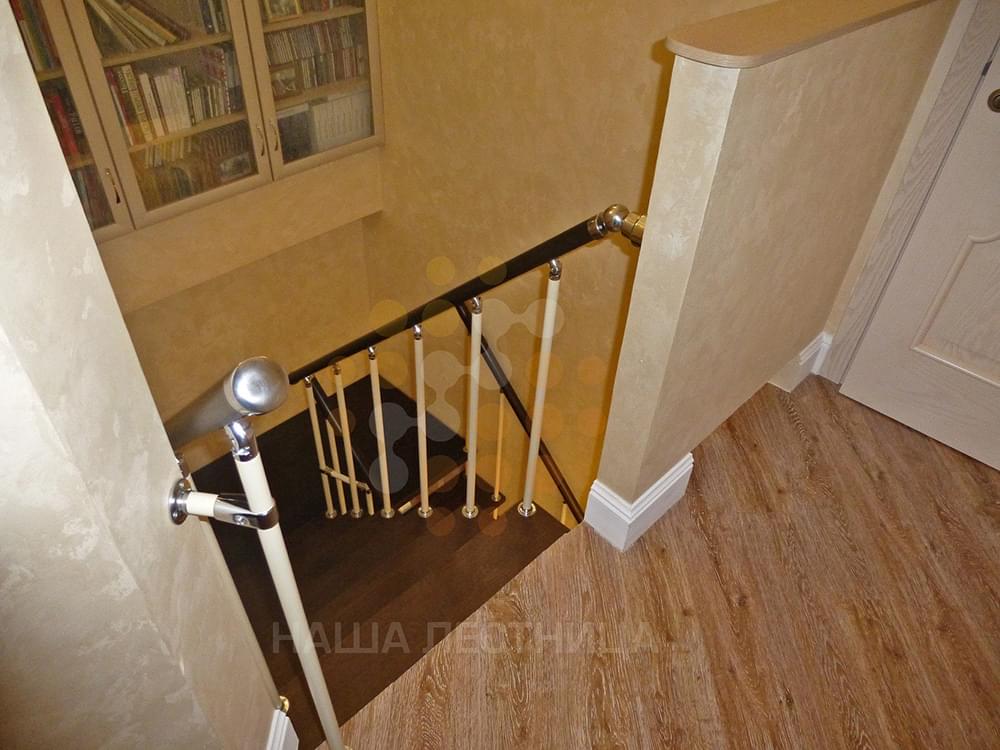 Фото лестница в доме на второй этаж - вид 3